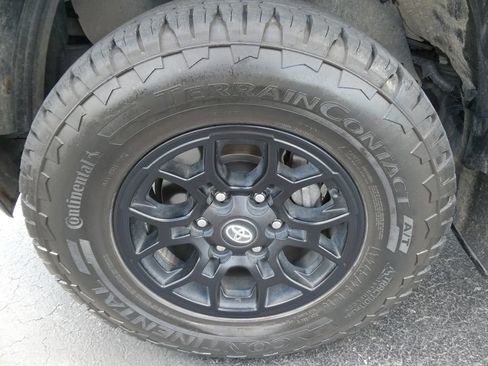 Used 2021 Toyota Tacoma SR5 w/ Technology Package AWD/4WD image 11