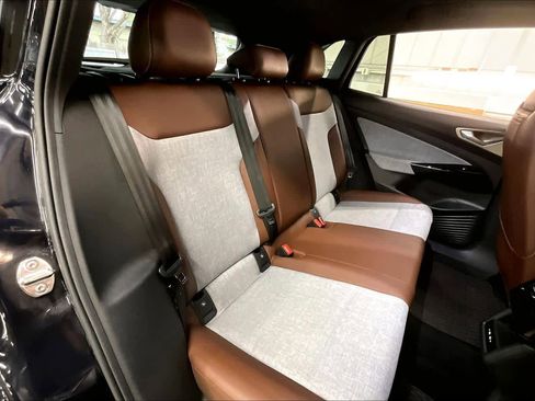 Used 2023 Volkswagen ID.4 Pro image 28