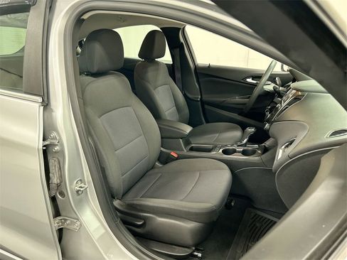Used 2017 Chevrolet Cruze LT image 22