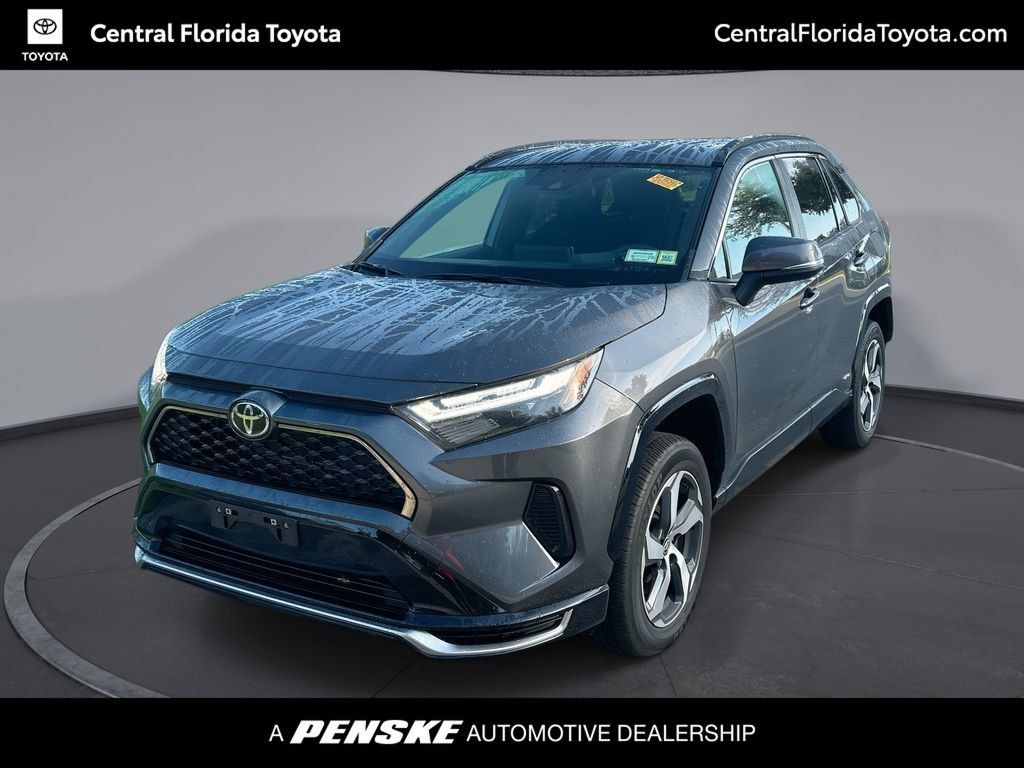 Used 2025 Toyota RAV4 SE AWD/4WD image 1