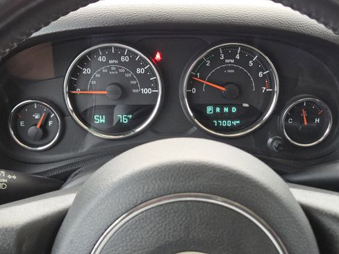 Used 2018 Jeep Wrangler Unlimited Sahara image 16