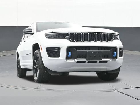 Used 2023 Jeep Grand Cherokee Overland w/ Luxury Tech Group IV AWD/4WD image 56
