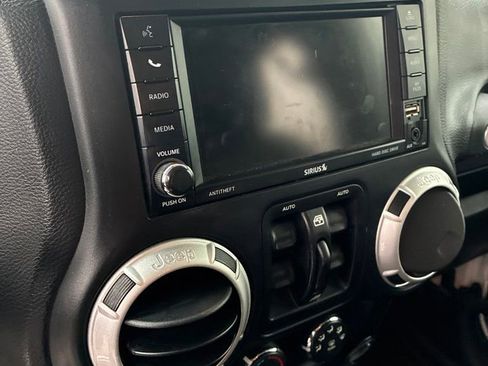 Used 2016 Jeep Wrangler Unlimited Rubicon AWD/4WD image 7