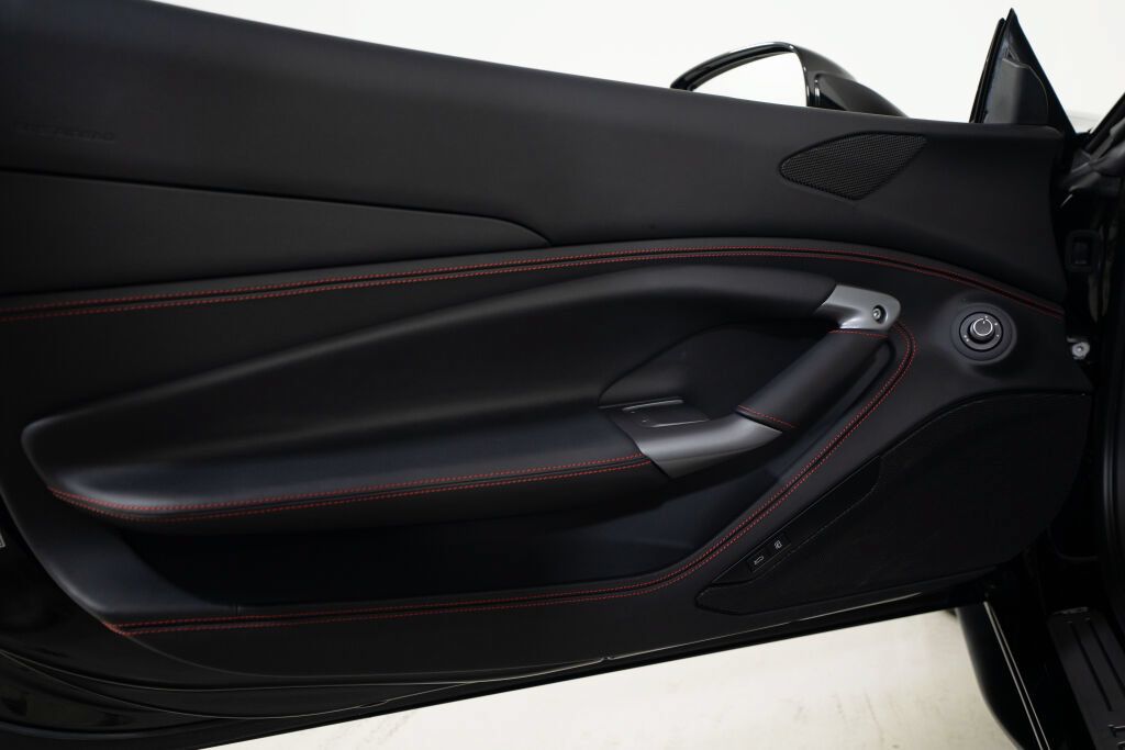 Used 2023 Ferrari F8 Tributo RWD image 32