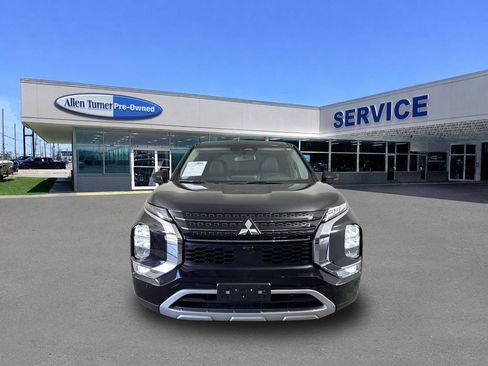 Used 2024 Mitsubishi Outlander SE FWD image 3