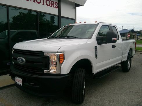 Used 2017 Ford F350 XL AWD/4WD image 2