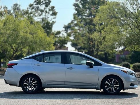 Used 2020 Nissan Versa SV FWD image 4