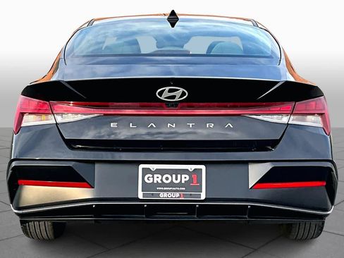Used 2024 Hyundai Elantra SEL w/ Convenience Package image 4