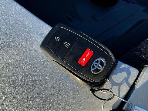 Used 2023 Toyota Prius XLE image 11