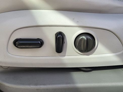 Used 2017 GMC Acadia SLT image 12