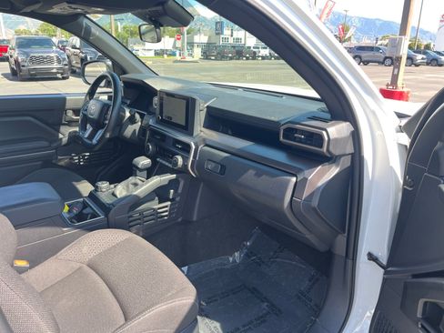 Used 2025 Toyota 4Runner SR5 AWD/4WD image 28