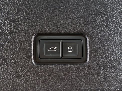 Used 2024 Audi Q8 Premium Plus image 58