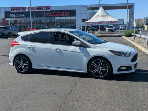 Used 2018 Ford Focus ST w/ Equipment Group 402A FWD image 6