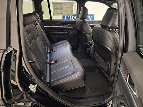 New 2025 Jeep Grand Cherokee Limited image 40