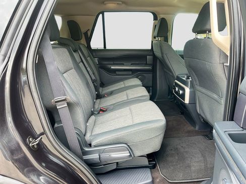 Used 2023 Ford Expedition XLT image 27