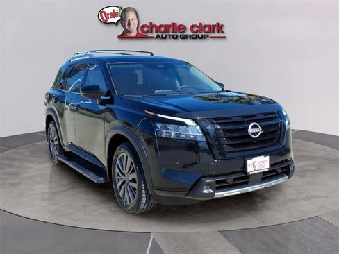 Used 2024 Nissan Pathfinder SL w/ SL Premium Package image 7