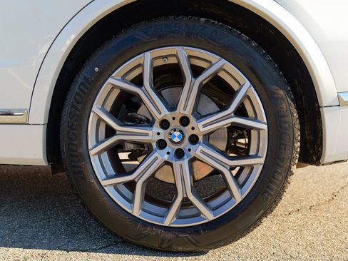 Used 2023 BMW X7 xDrive40i w/ Premium Package image 14