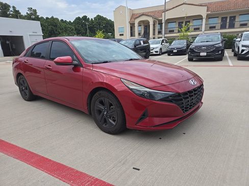 Used 2021 Hyundai Elantra SEL FWD image 2