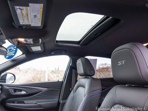 Used 2025 Buick Envista Sport Touring w/ Convenience I Package image 12