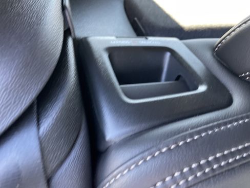 Used 2025 Volvo XC40 B5 Core image 23