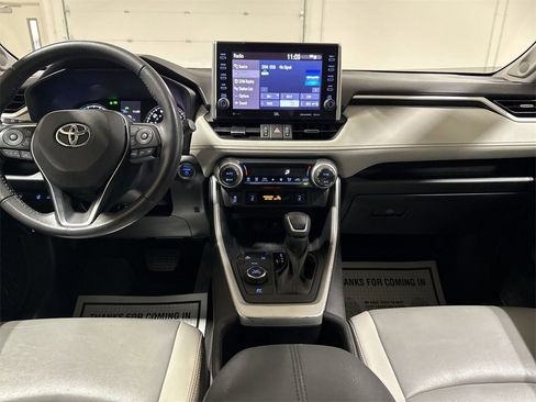 Used 2022 Toyota RAV4 XLE Premium image 10