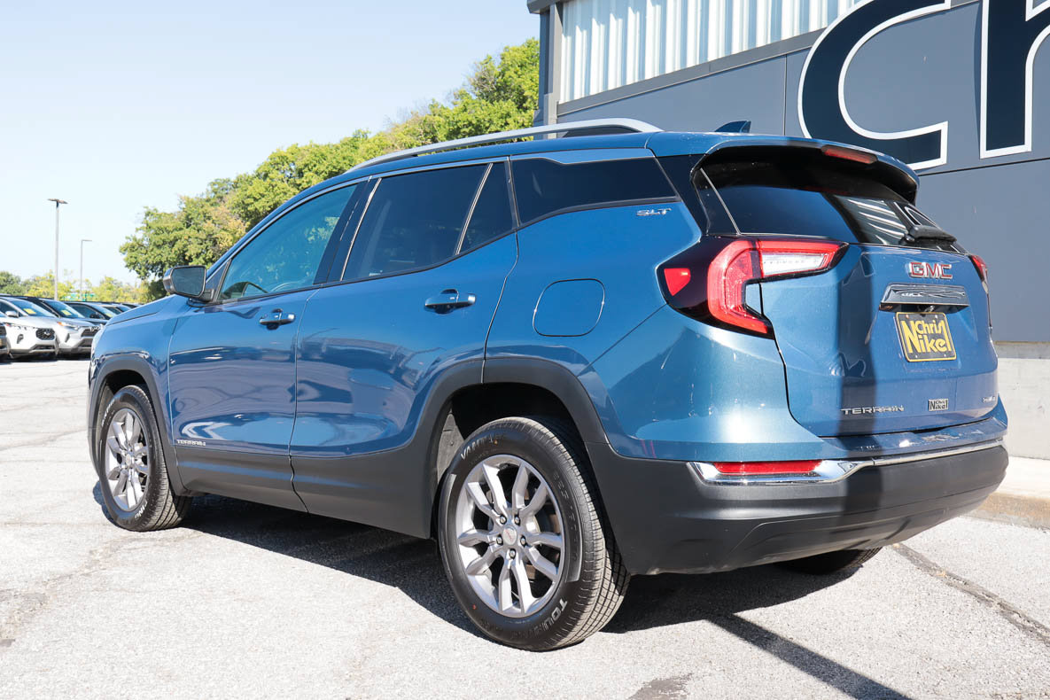 Used 2024 GMC Terrain SLT AWD/4WD image 6