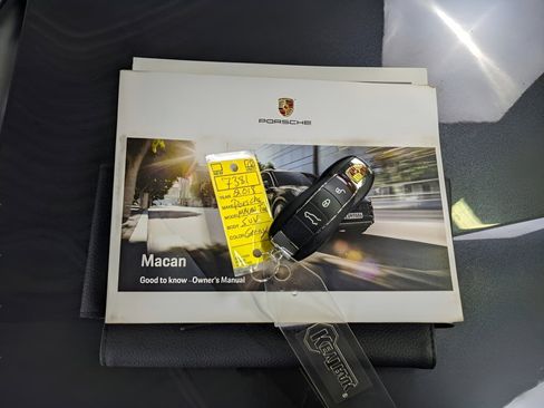 Used 2018 Porsche Macan Turbo image 34