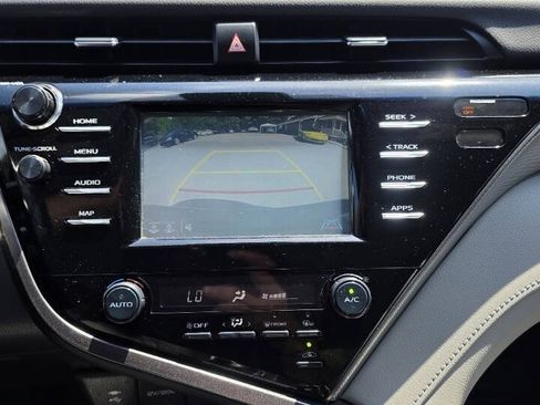 Used 2019 Toyota Camry SE w/ Convenience Package FWD image 18