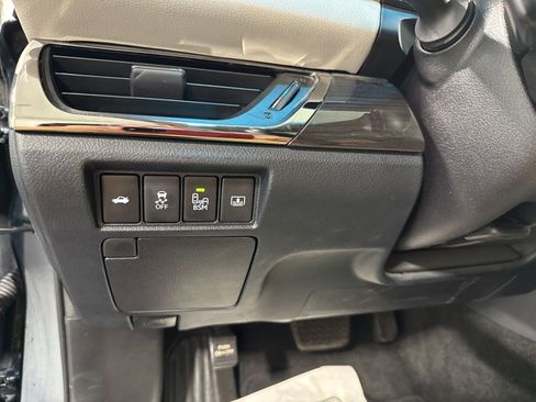 Used 2015 Toyota Avalon Limited w/ Technology Package FWD image 43