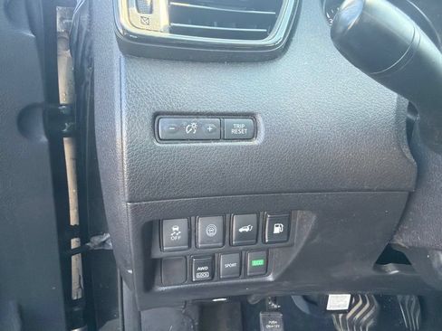 Used 2019 Nissan Rogue SV AWD/4WD image 11
