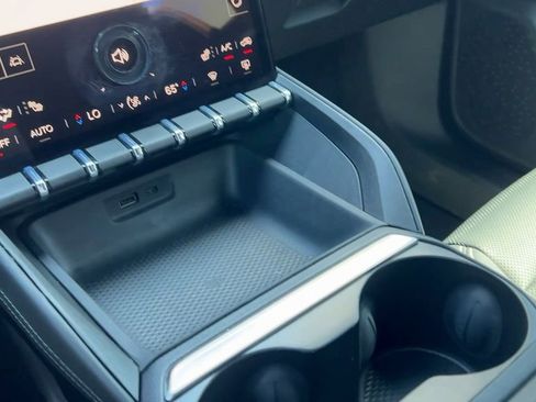 Used 2025 GMC Terrain Elevation w/ Elevation Premium Package image 29