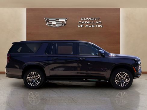 Used 2025 Chevrolet Suburban Z71 AWD/4WD image 5