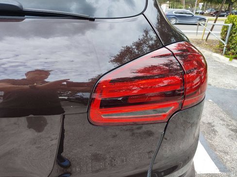 Used 2016 Porsche Cayenne image 20