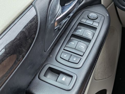 Used 2012 Dodge Grand Caravan SXT FWD image 18