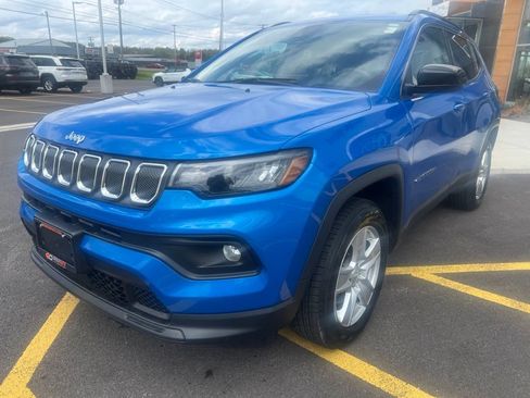 Used 2022 Jeep Compass Latitude w/ Convenience Group AWD/4WD image 4