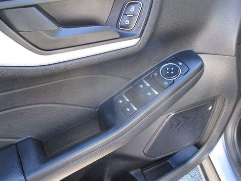 Used 2022 Ford Escape SE w/ Convenience Package image 4