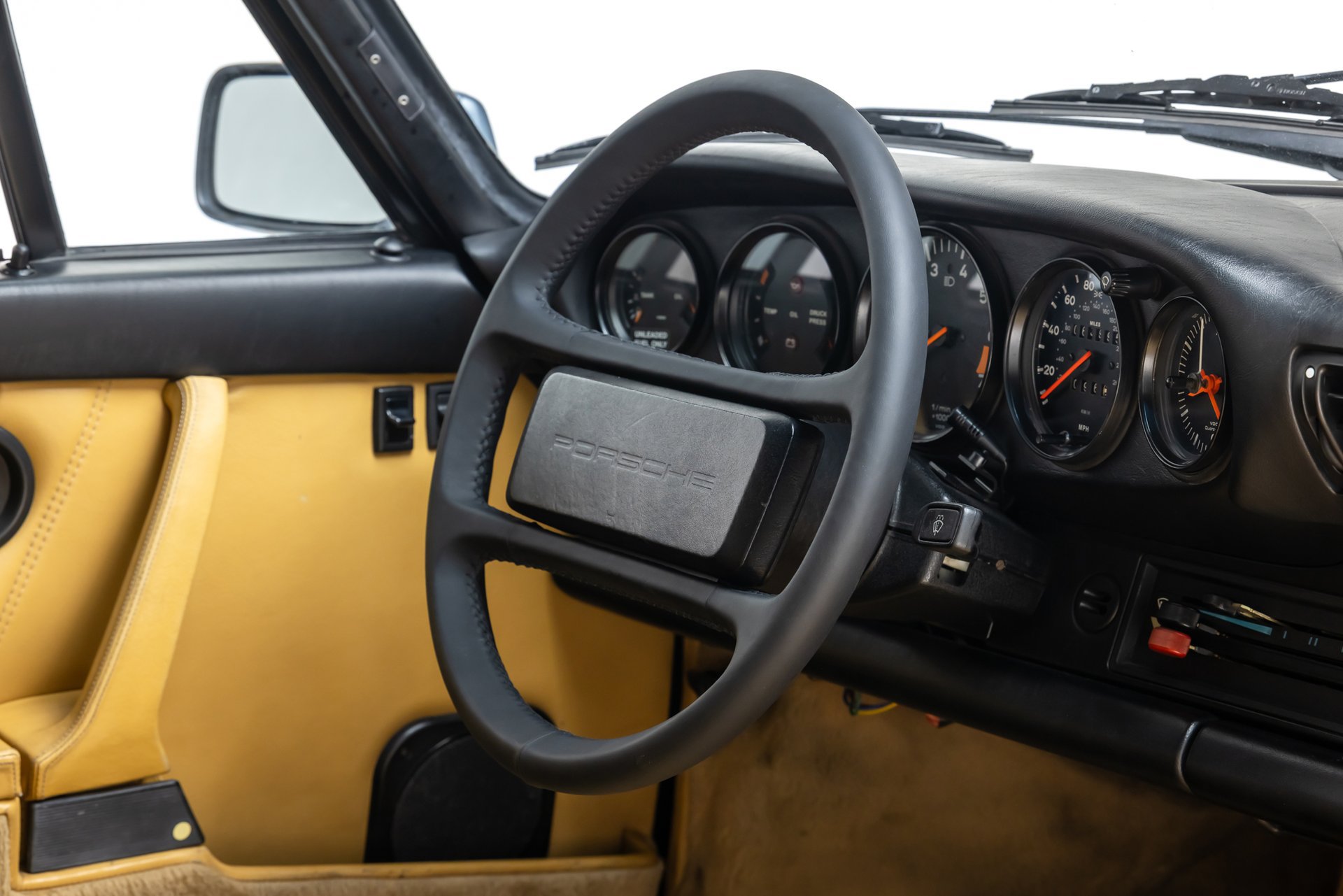 Used 1987 Porsche 911 Carrera RWD image 15