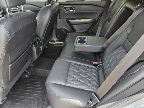 Certified 2024 Nissan Rogue Platinum FWD image 18