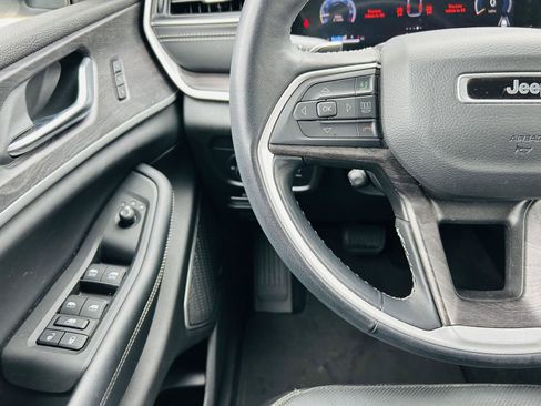 Used 2022 Jeep Grand Cherokee L Limited w/ Luxury Tech Group II image 22