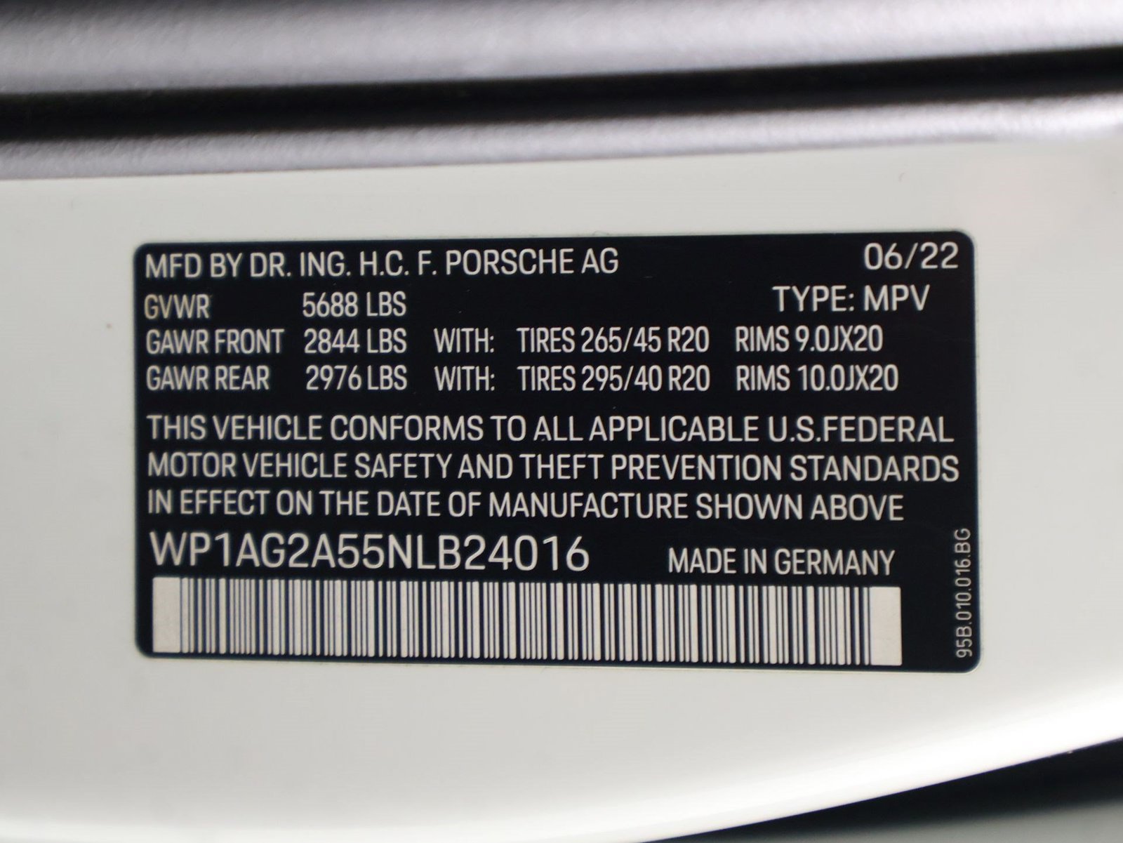Certified 2022 Porsche Macan S AWD/4WD image 19