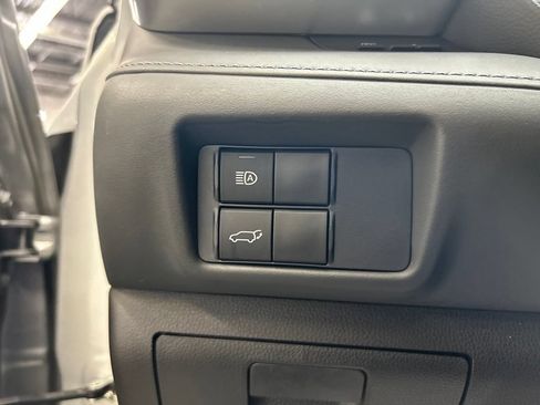 Used 2021 Toyota Highlander XLE FWD image 20
