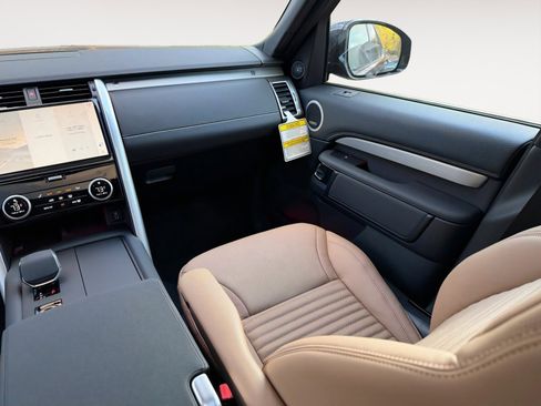 New 2026 Land Rover Discovery Limited Edition image 10