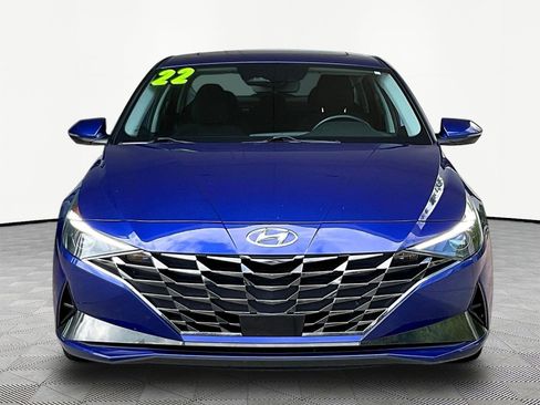 Used 2022 Hyundai Elantra SEL w/ Convenience + Premium Package FWD image 2