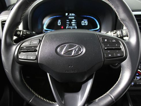 Used 2023 Hyundai Venue Limited FWD image 13