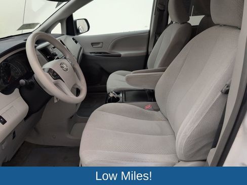 Used 2013 Toyota Sienna LE image 5