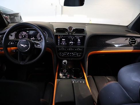 Used 2025 Bentley Bentayga image 8