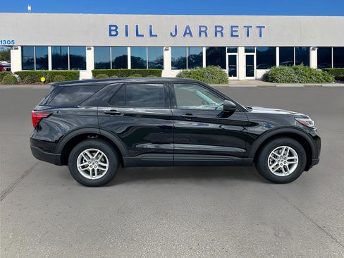 New 2026 Ford Explorer Active RWD image 3