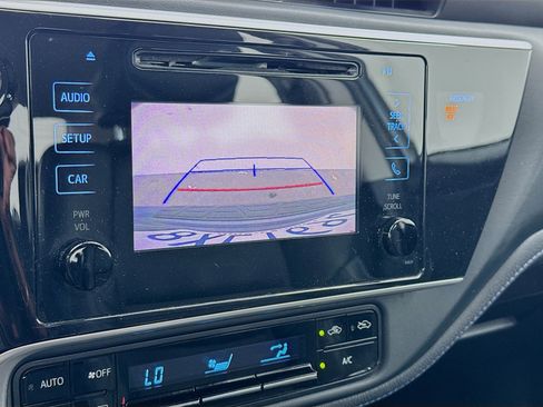 Used 2018 Toyota Corolla SE w/ Carpet Mat Package (TMS) image 10