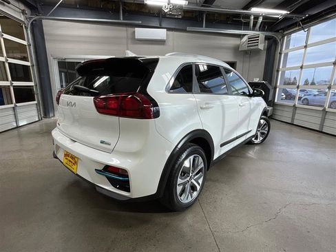 Used 2022 Kia Niro EX image 5