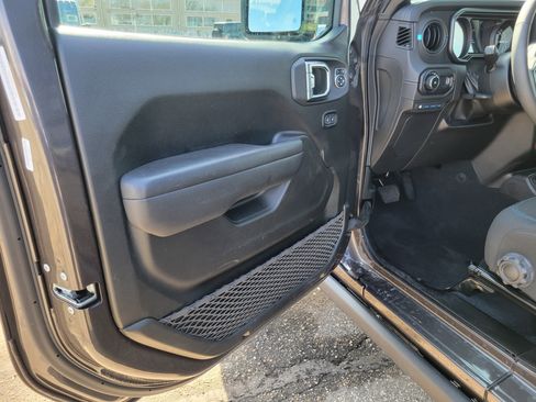 Used 2025 Jeep Wrangler Unlimited Rubicon 4xe w/ Convenience Group image 6